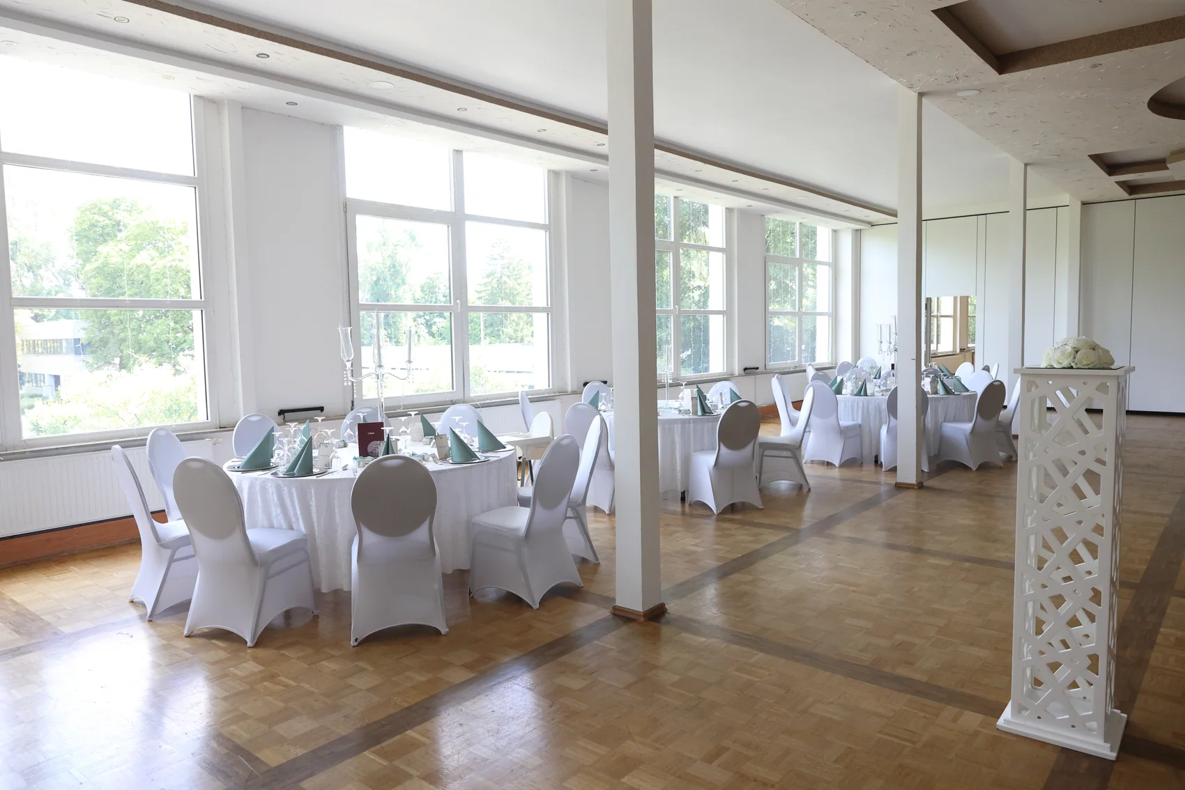 Festlich eingedeckter JANEL SAAL in Hannover