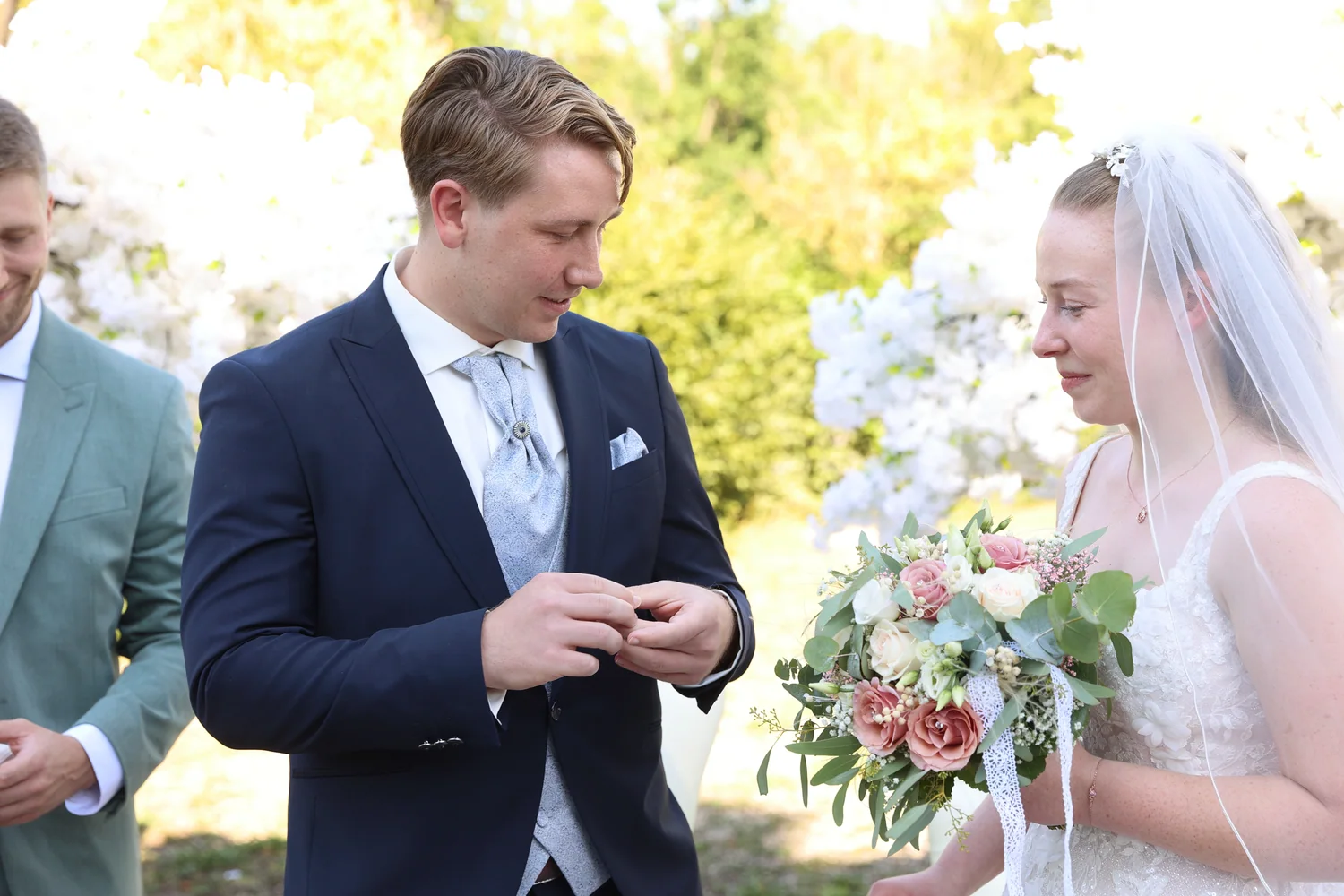 Ringwechsel bei der Hochzeit von Nicola und Patrick